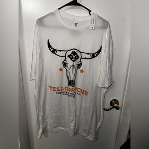 White Graphic‎ Tee